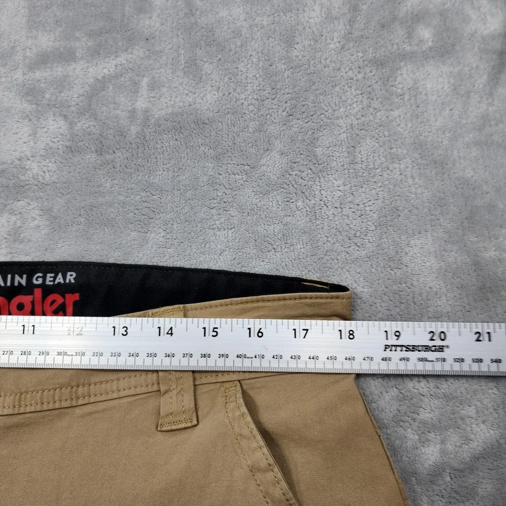 NEW Wrangler Shorts Mens 36 Beige ATG All Terrain Gear Utility Cargo 9
